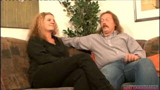 Похотливая шешесі үлкен сиськи трахается өзінің күйеу мүмкіндік cum болады, оның үлкен сиськи