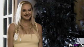 Milf Lauren Phillips ja horny teen Paisley Porter võttes muutub ratsutamine Dick Chibbles suur mees liha