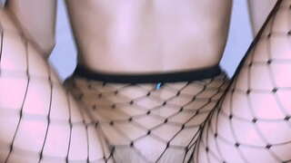 Stepsister fuck big karin në errësirë