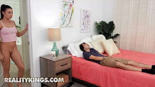 Reaalsus Kings - RK Prime - Kylie Raketi, Ricky hispaania - Kleepuv Asukoht