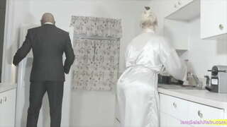 Selah Sajab Võtta See Valk Pakitud BBC Nagu Midagi