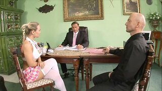 ���ે શિંગડા શિક્ષકો સજા તોફાની કોલેજ બાળક મિયા લિઓન સાથે મોટી juggers